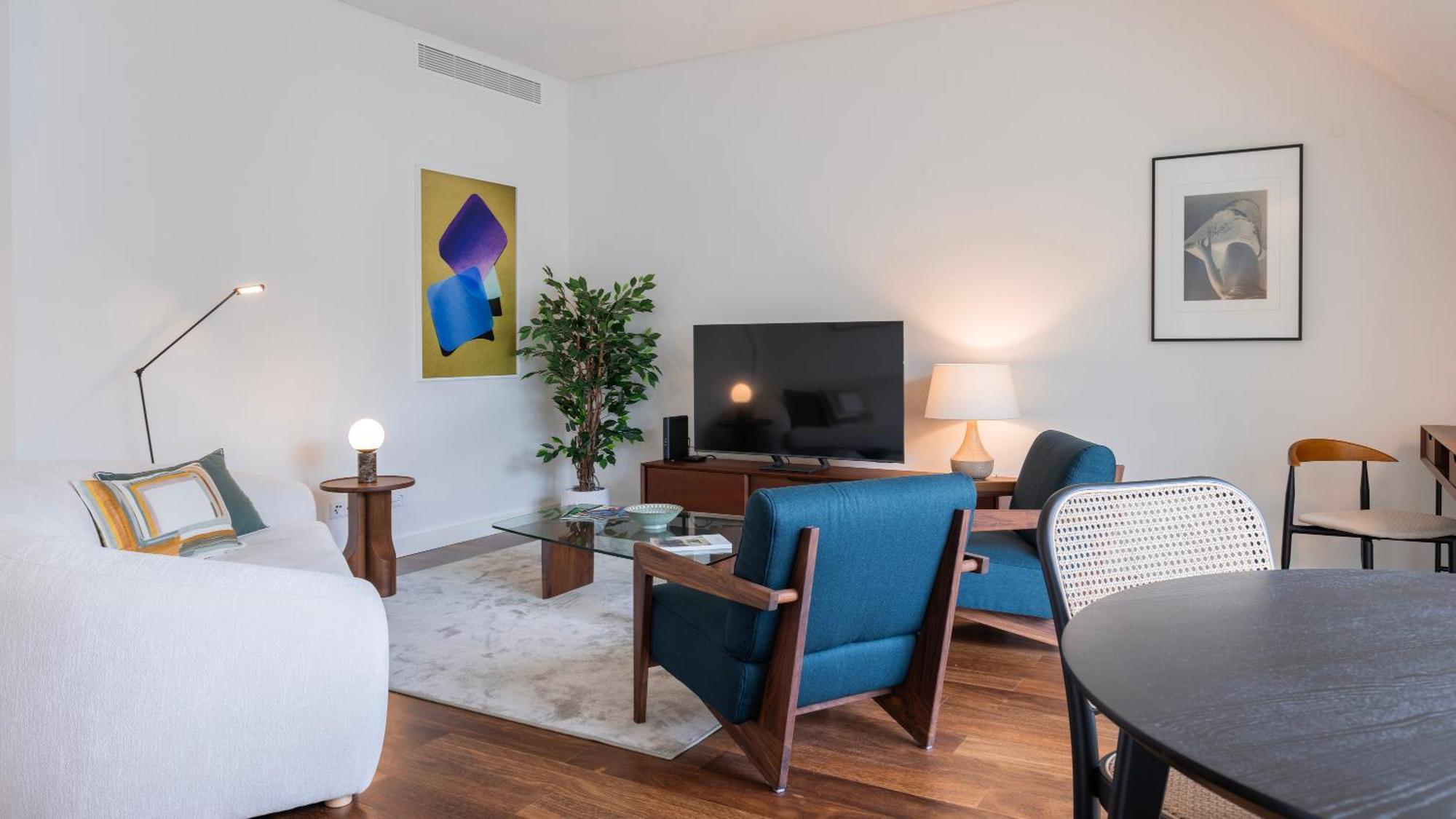 Stunning With Balcony By Lovelystay Apartment