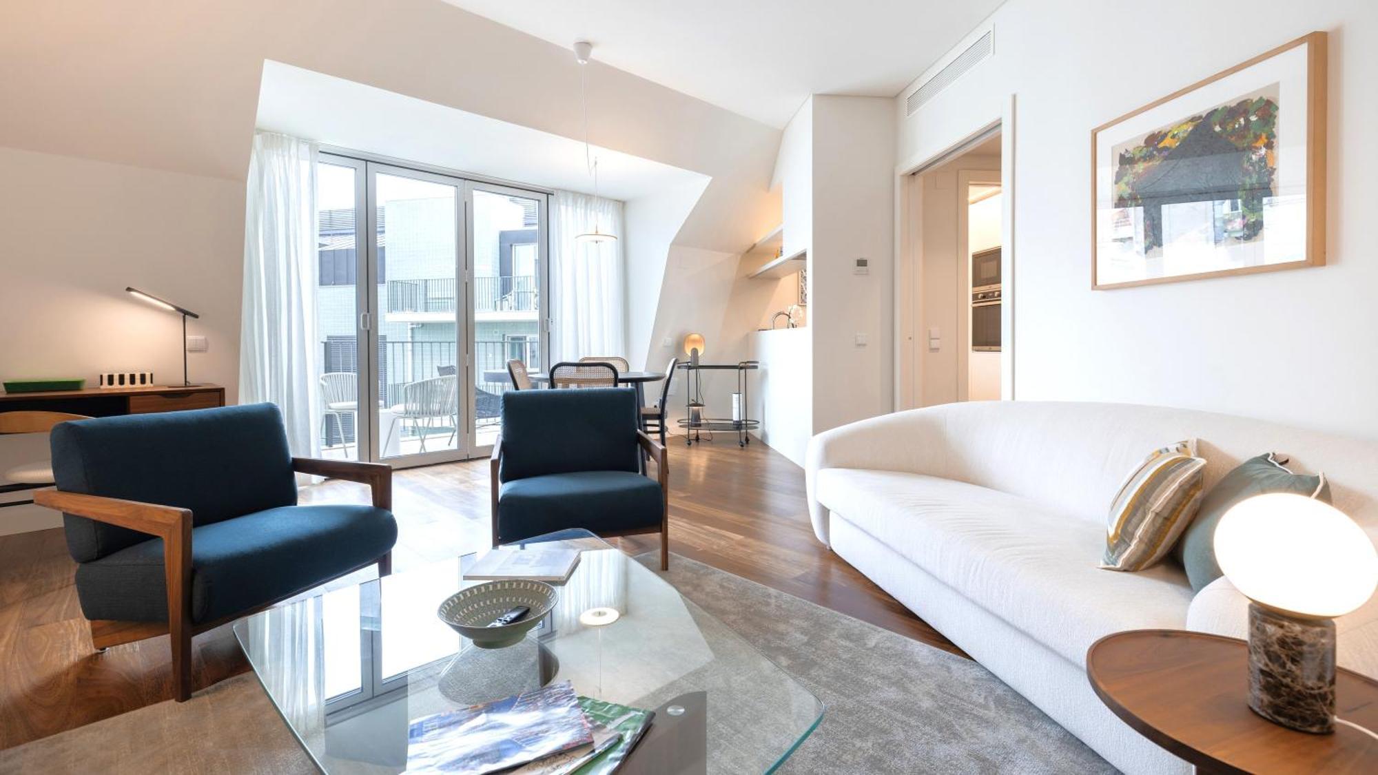 Apartment Stunning With Balcony By Lovelystay