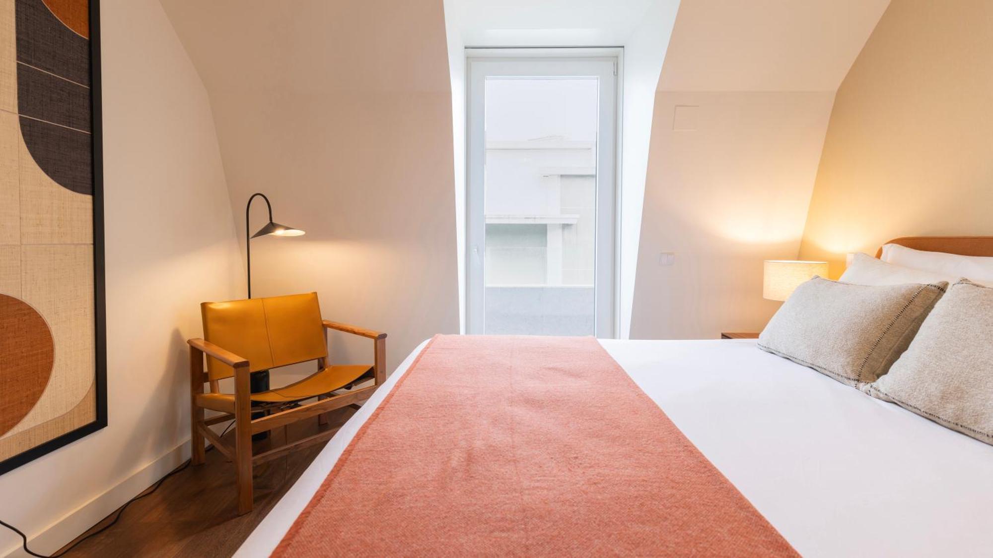 Stunning With Balcony By Lovelystay Apartment