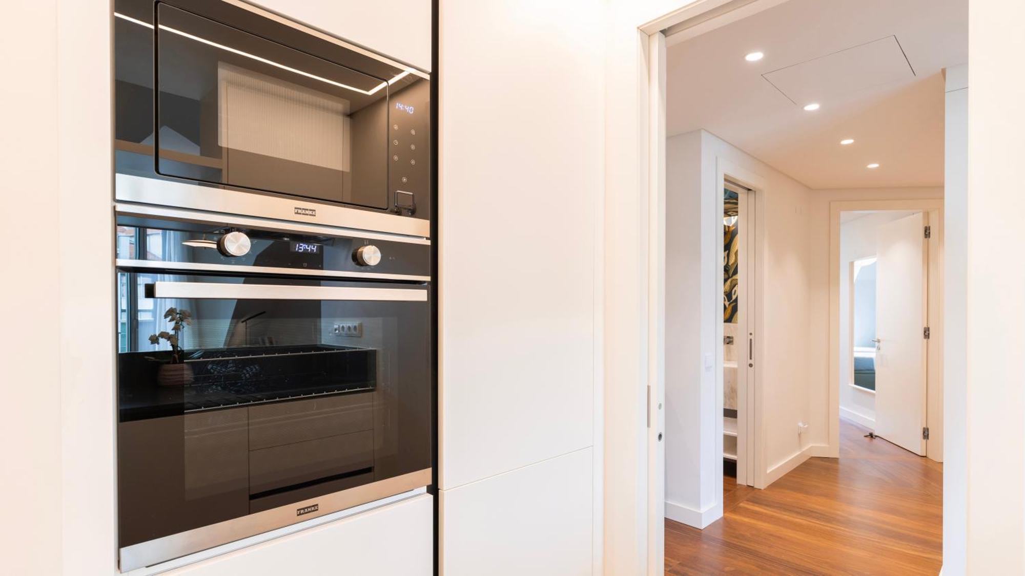 Apartment Stunning With Balcony By Lovelystay