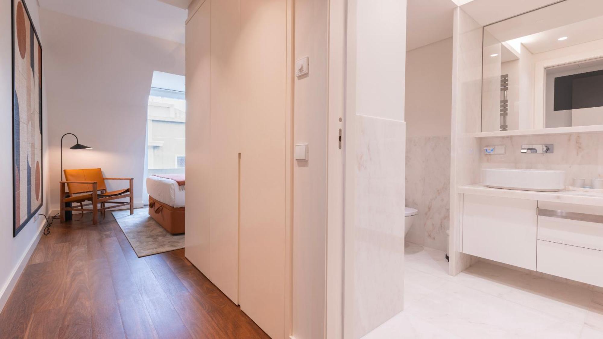 Stunning With Balcony By Lovelystay Apartment